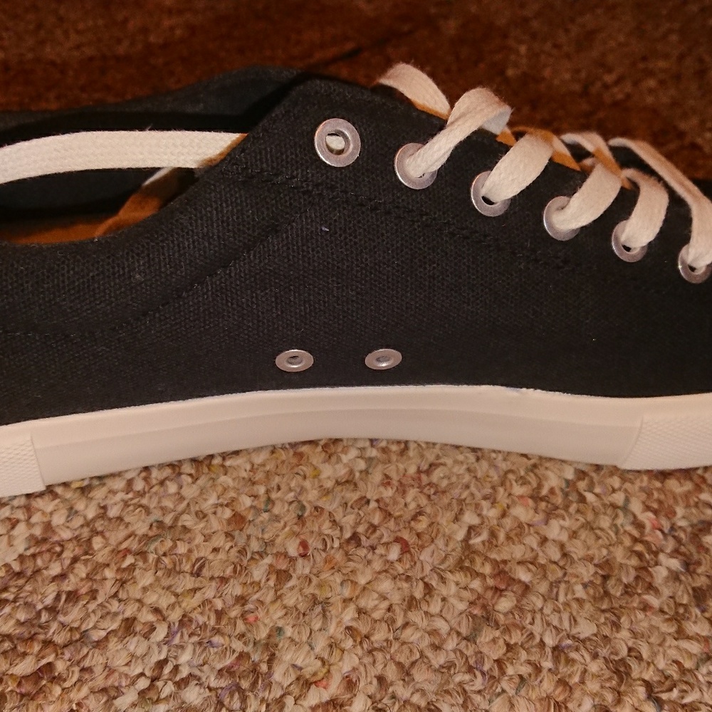 Sneaker - Picture 2 of 4